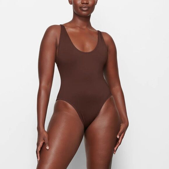 NWT Skims Scoop Neck One Piece Swimsuit Size Medium In Cocoa - Picture 1 of 5